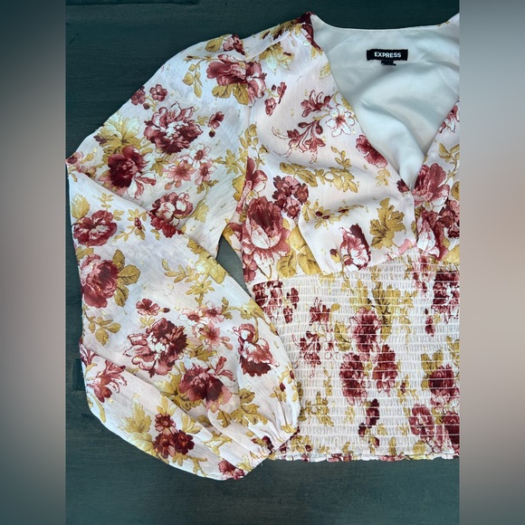 Express Floral Print Puff Sleeve Top and Cropped Bodycon Set - Picture 3 of 16